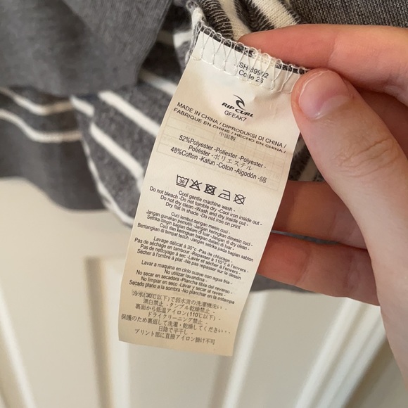 Ripcurl long sleeve / hoodie - Picture 3 of 4